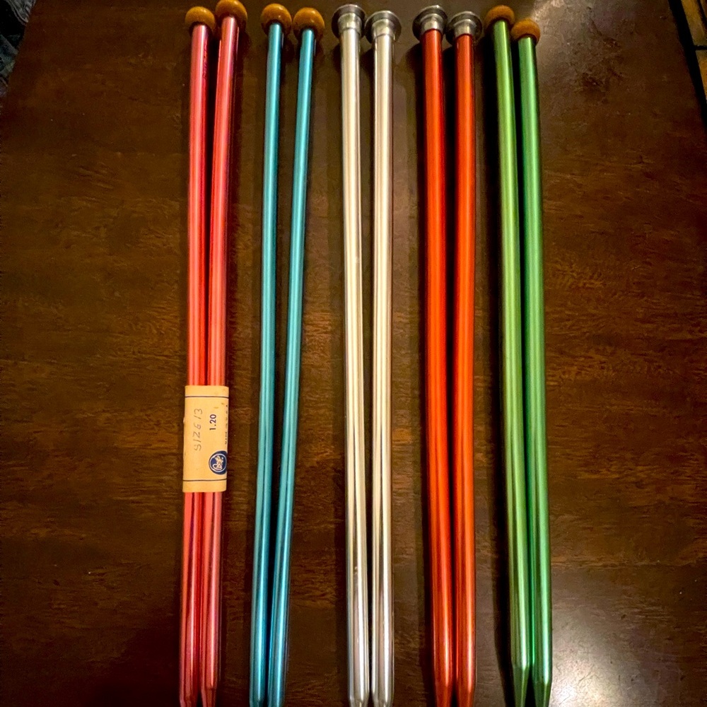 VTG. “BOYE” METAL COLORED KNITTING NEEDLES..TOTAL OF 10..(See photos for Details